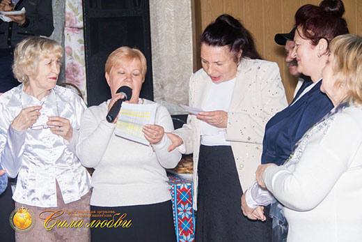 Фотография музыкального номера на 17 годовщине церкви Сила Любви в Киеве